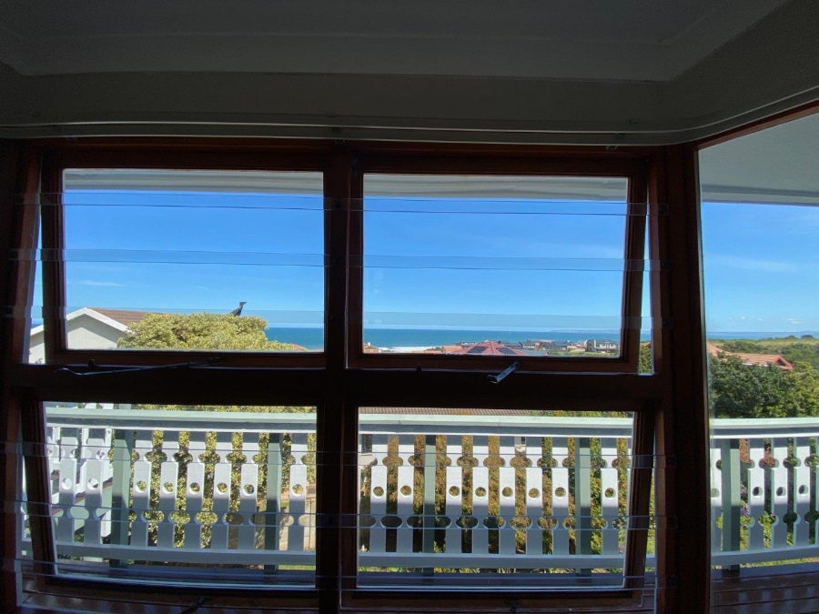 4 Bedroom Property for Sale in Outeniqua Strand Western Cape